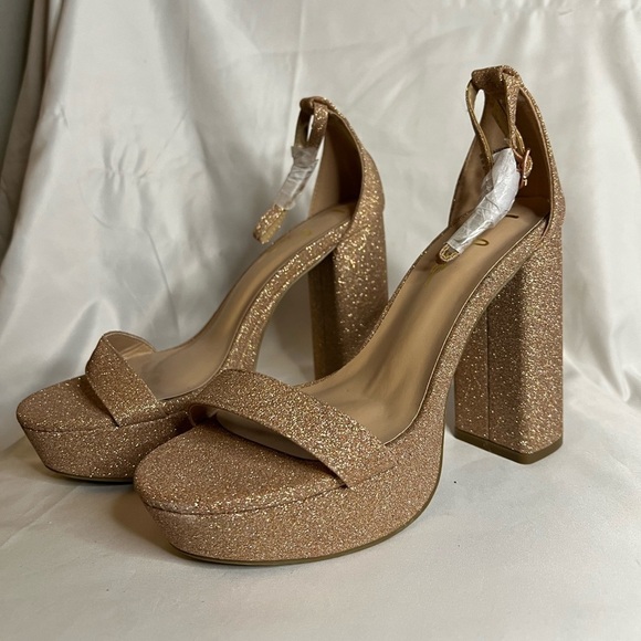 Lulus Arrabella Rose Gold Glitter Platform Ankle Strap
Heels - Picture 5 of 13